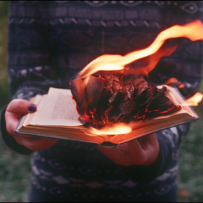 livre en feu