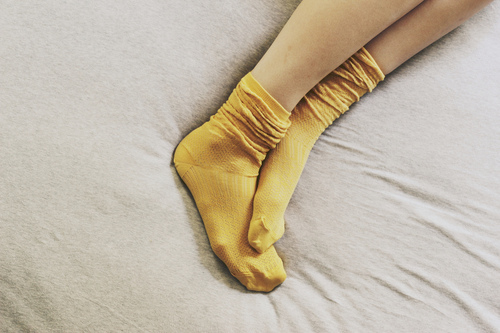 chaussettes jaunes